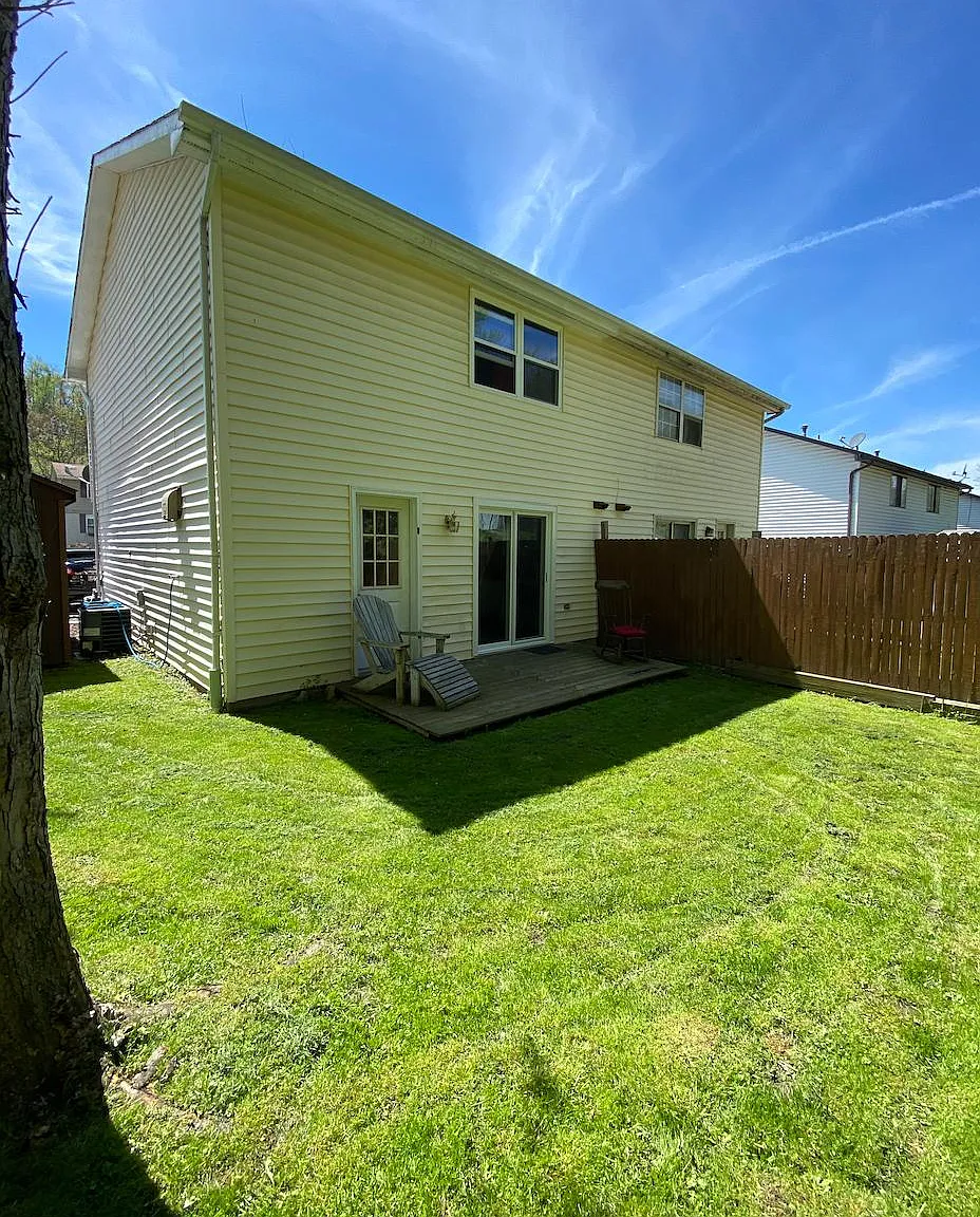 220 Valley Stream Drive — Photo 4
