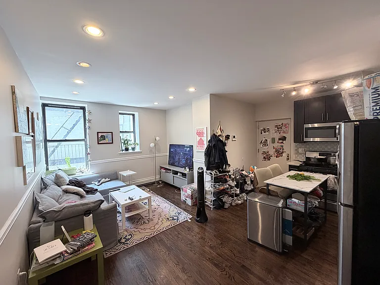 654 Saint Marks Ave #1B — Photo 4