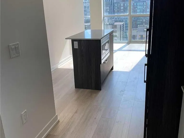 1 Yorkville Ave #1504 — Photo 4