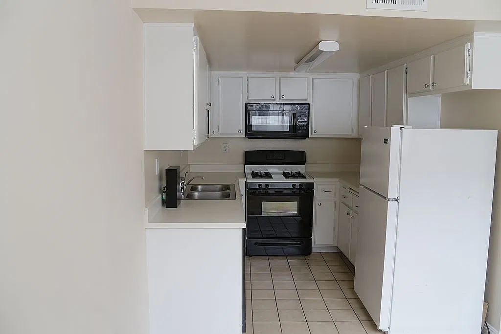 2 bed, 2.5 bath, 1100 sqft, $3,395 — Photo 4