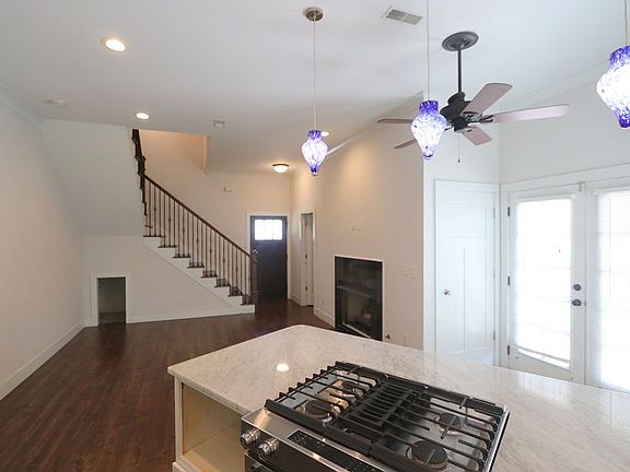 3rd image of 1209 Hawkins St #4