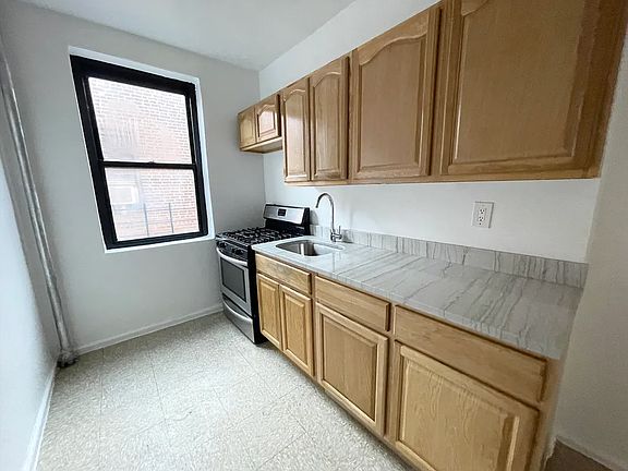 5th image of 2265 University Ave APT 3C