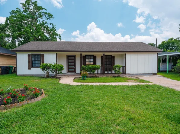 5618 Southbrook Dr, Houston, TX 77033