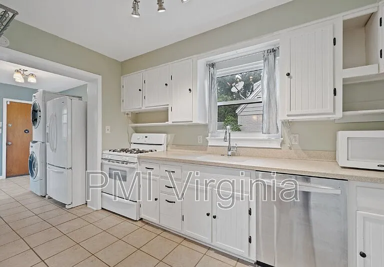 7805 Sheryl Dr — Photo 12