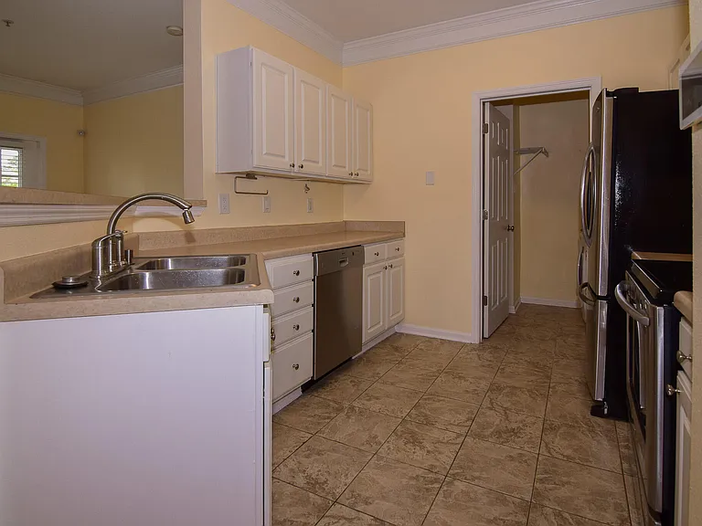1481 Cambridge Lakes Dr — Photo 15