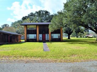 704 Merry Ln, Wharton, TX 77488