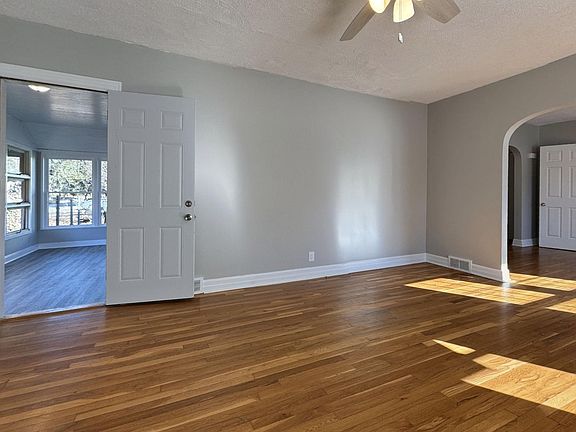 4th image of 601 E Sunshine St