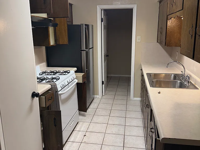 607 Arbor Ln — Photo 5