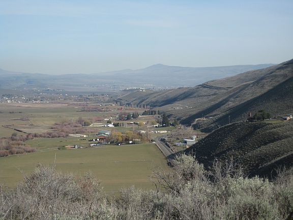 Only 6 miles from Selah
