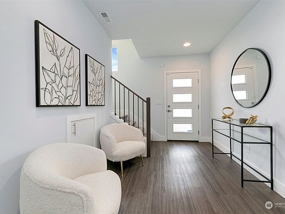 4th image of 18821 18th Avenue NE