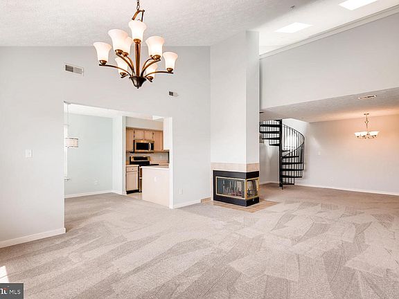 5th image of 205 Burkwood Ct Unit 3A