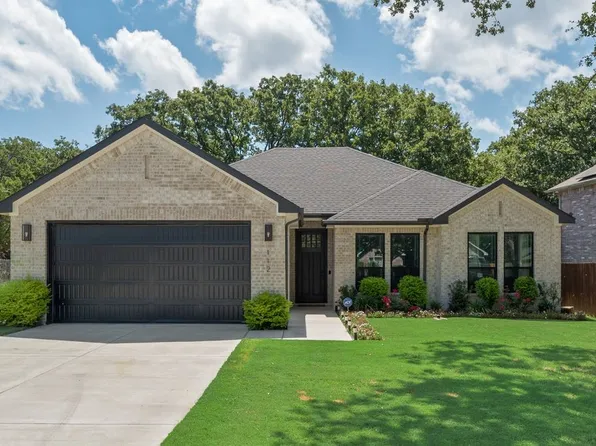112 Indian Oaks Trl, West Tawakoni, TX 75474