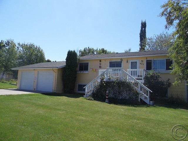 1st image of 902 13th Ave E