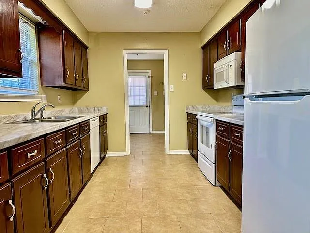 2445 Talking Leaves Ct — Photo 5
