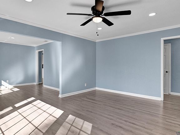 5th image of 211 Leonard Dr