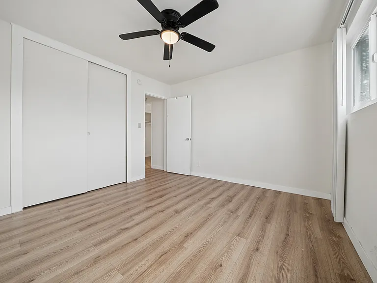 16900 Parthenia St #20 — Photo 9