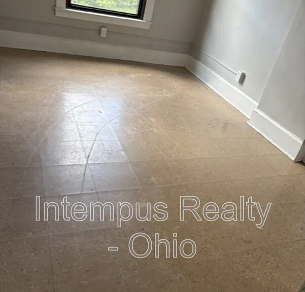 915 Lakewood Ave — Photo 7