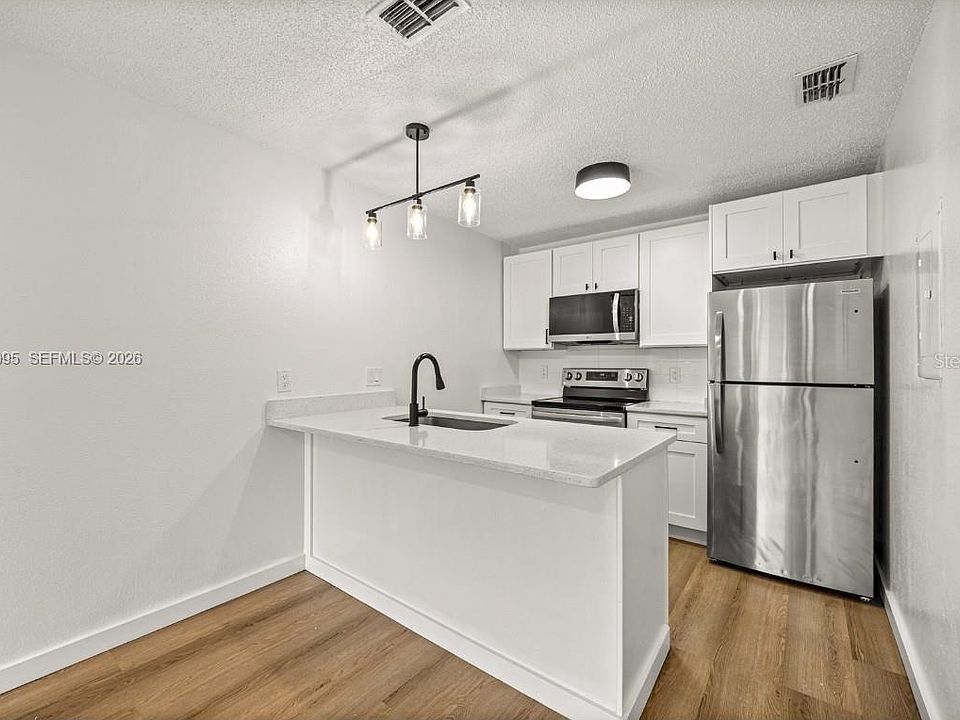1st image of 5305 SE 28th Ln