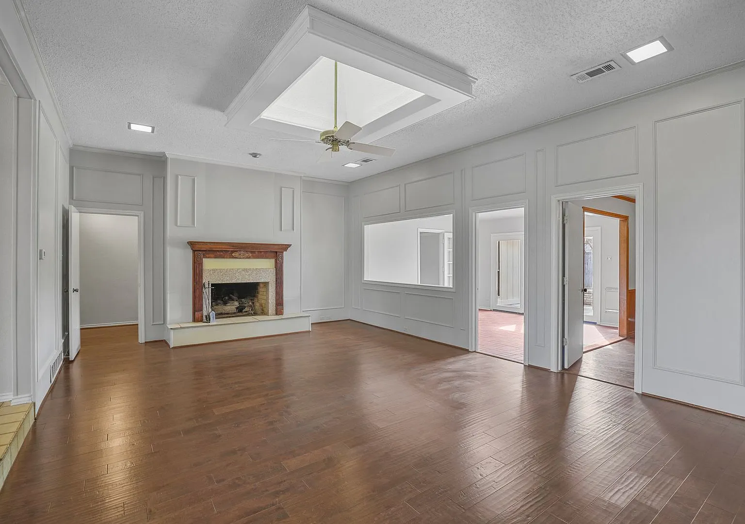 Stunning 4 Bedroom Home in a Great Location! — Photo 3