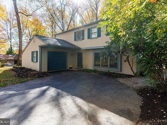 5th image of 438 Holly Ln