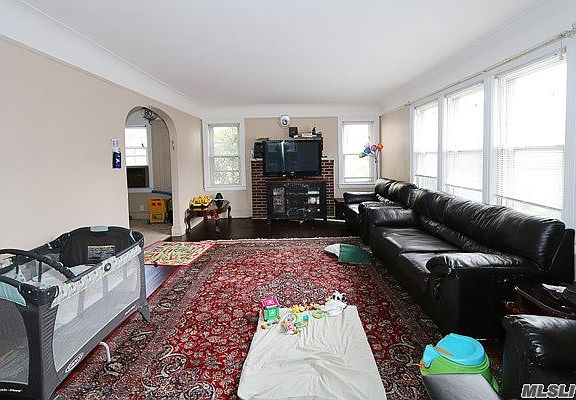 5th image of 364 1st St