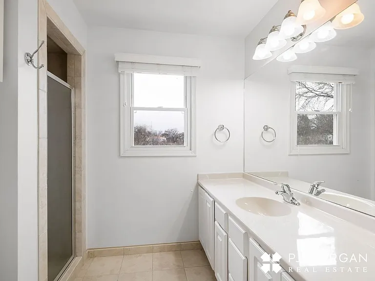 1312 S 118th St — Photo 43