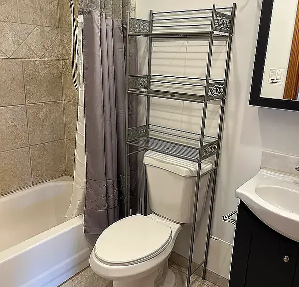 107 E 4th St #2 — Photo 8