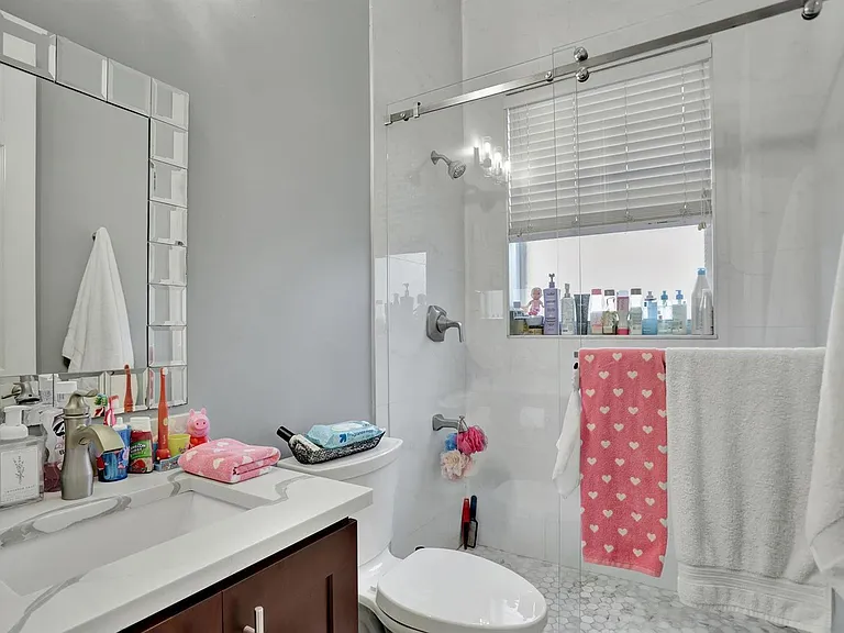 6355 NW 107th Ter — Photo 33