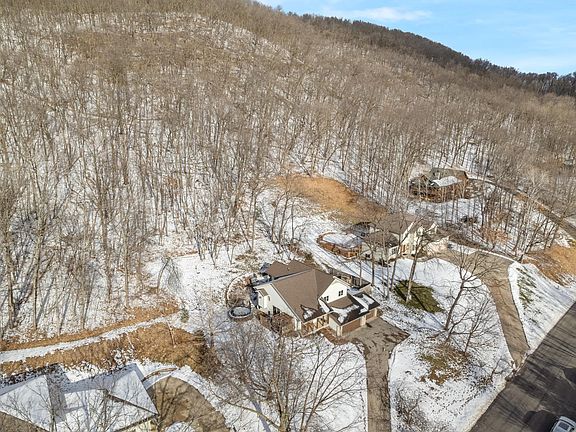 3rd image of 134 McIntosh Rd E