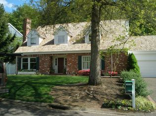 2878 Riven Dell Rd, Lake Oswego, OR 97034