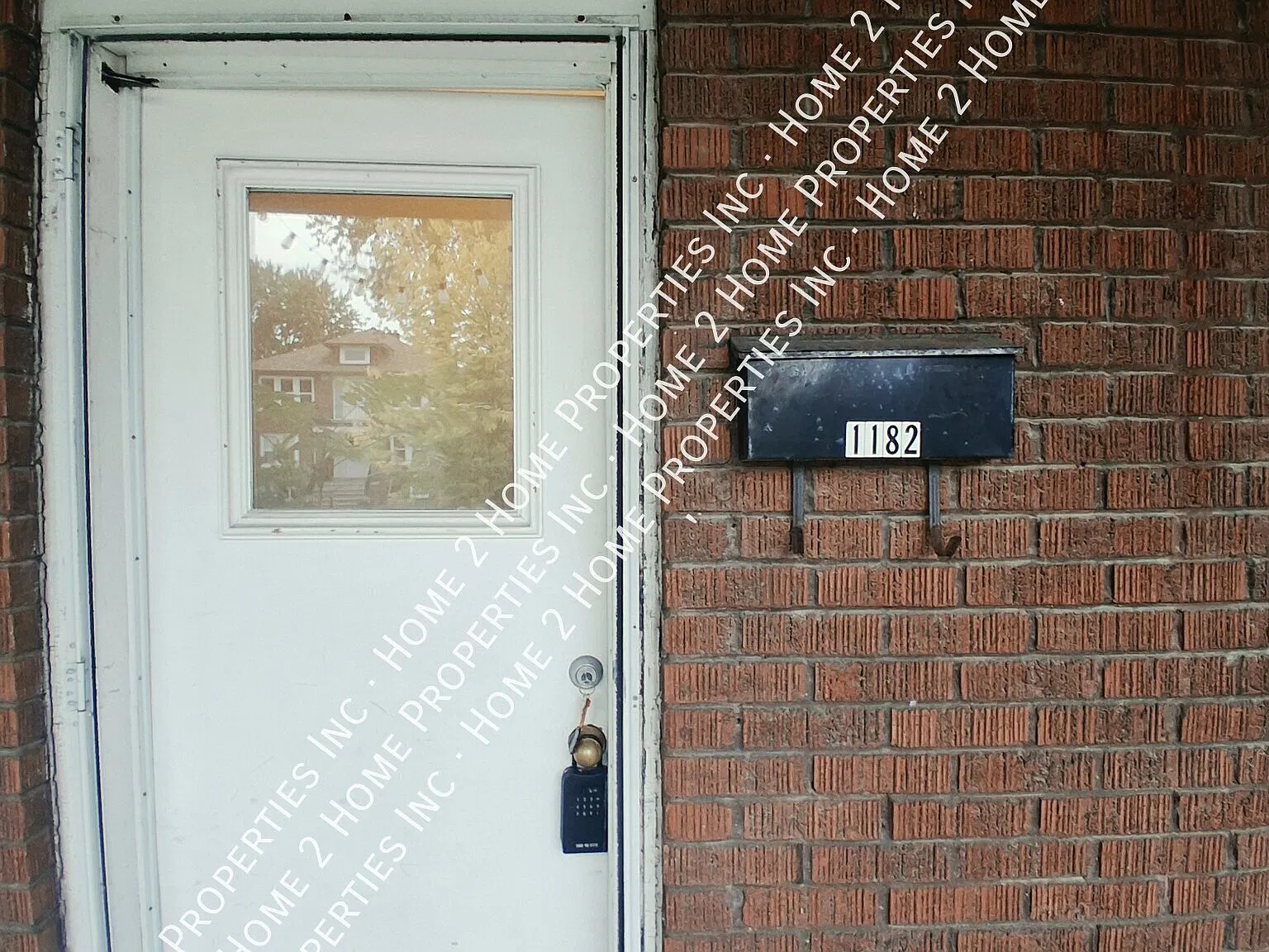 1182 Howard - Little Italy — Photo 2
