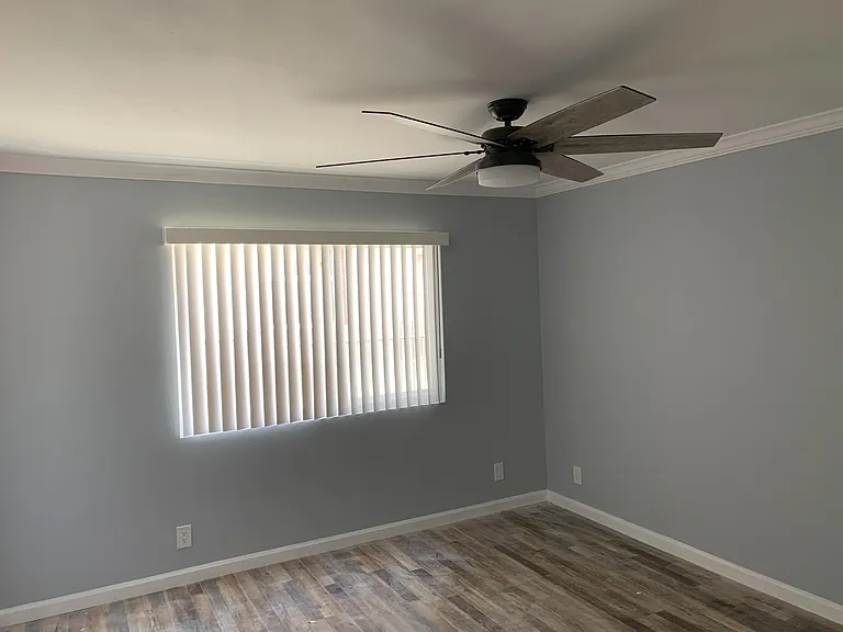 627 N Alexandria Ave — Photo 8