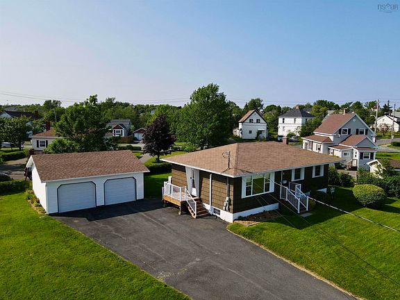 2nd image of 6 Rosewood Ave