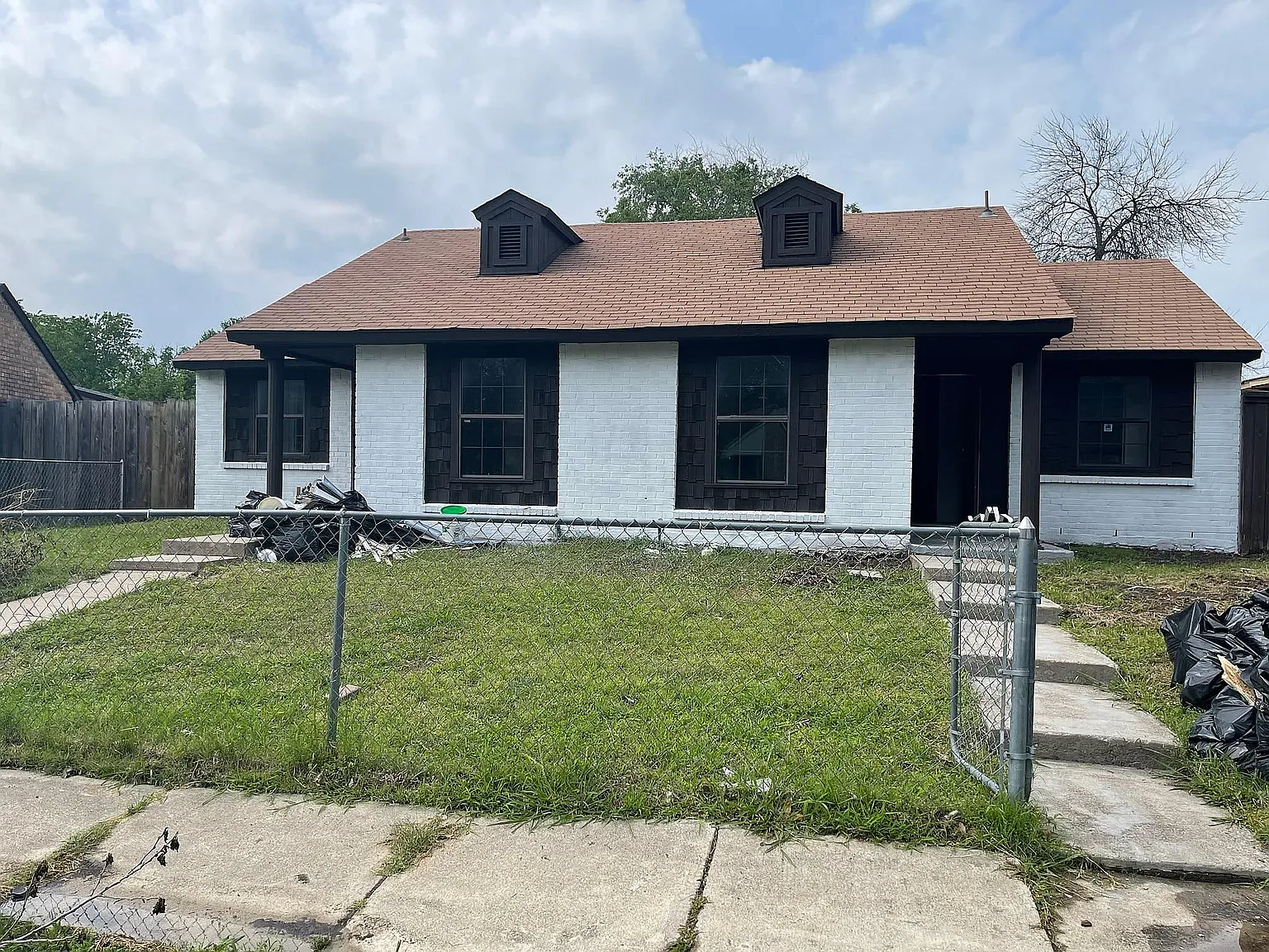 3 bed, 1270 sqft, $1,700 — Photo 1