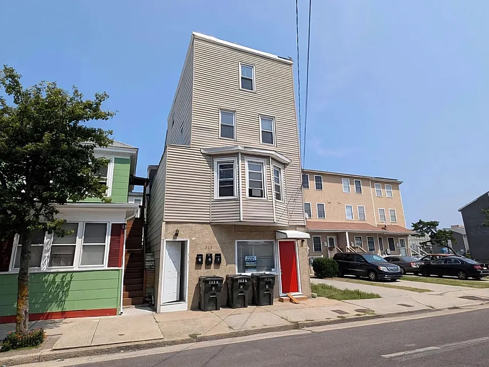 203 N South Carolina Ave #3