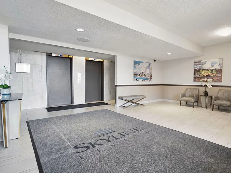 100 Lancaster Dr — Photo 5