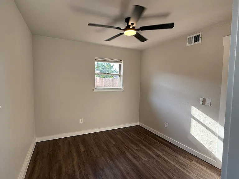 2209 Marshall Dr — Photo 40