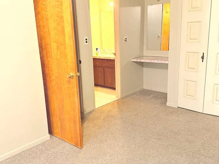 8524 Hampshire Dr — Photo 12
