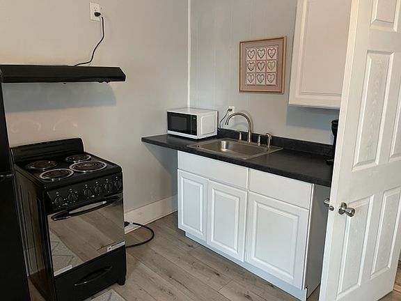 4th image of 507 S Georgia St #4