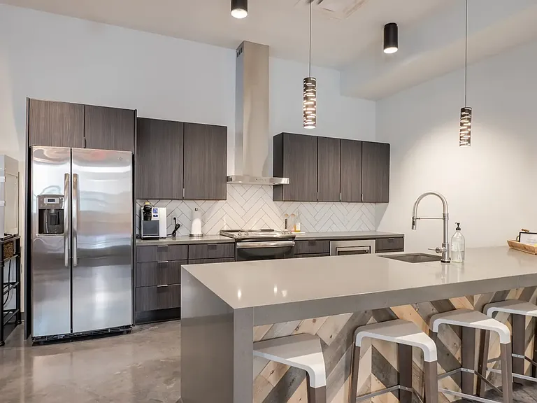 Amenity Suite Full Kitchen