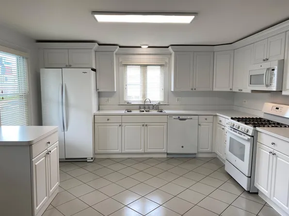 11156 S Preller Ave, Worth, IL 60482