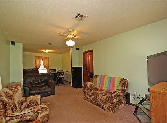 3rd image of 3111 SE 19th St
