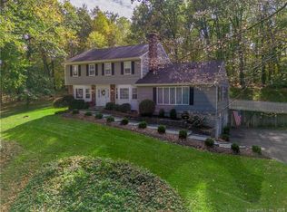 7 Arapaho Rd, Brookfield, CT 06804