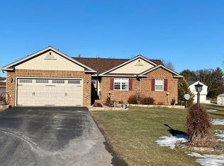 8 Deer Trail Rd, Abbottstown, PA 17301