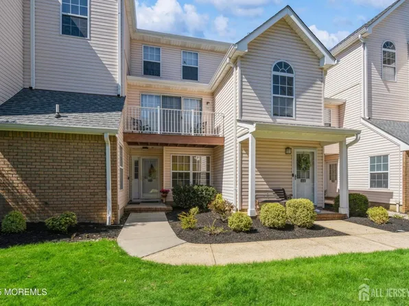 604 Hampshire Dr, North Brunswick, NJ 08902