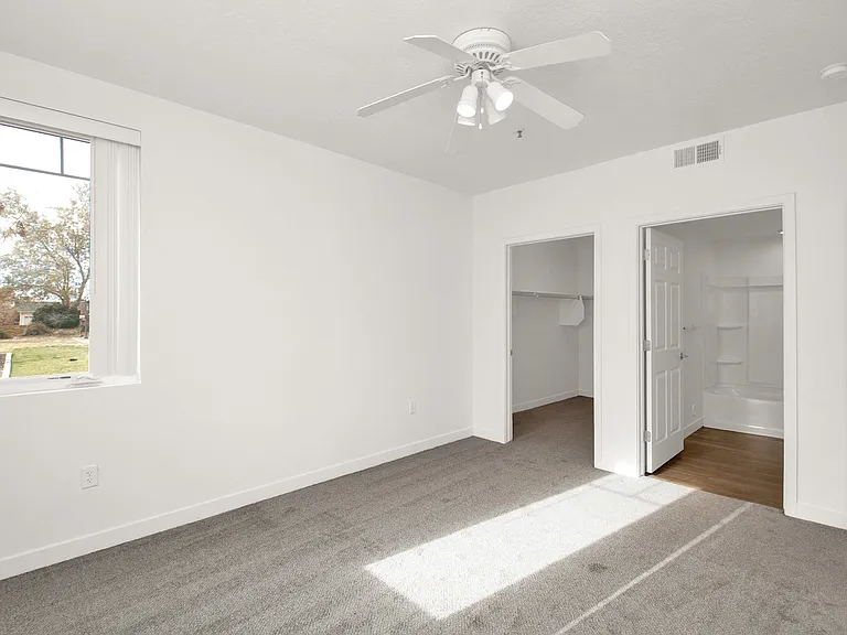 The Guthrie Flats — Photo 17
