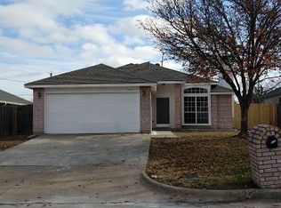 6005 Meadowdale Rd, Arlington, TX 76017