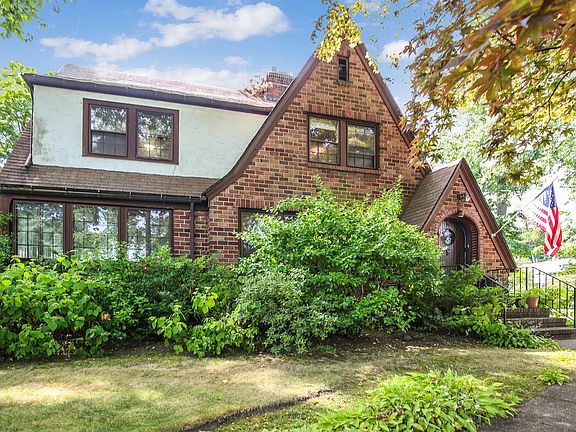 Rockingstone Ave, Larchmont NY   (002 of  15  ).jpg