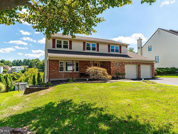 2nd image of 428 Fox Hollow Dr