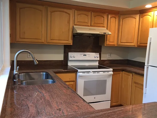 1616 Finch Way — Photo 3